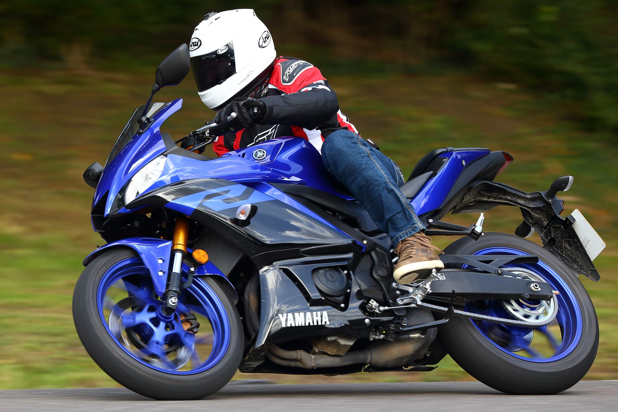 Yamaha R3 Review | Yamaha R3 Bike Reviews | Devitt
