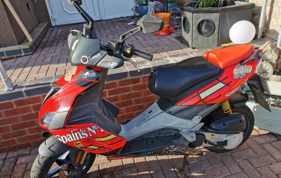 Just go this aprilia sr50! Anything that's useful to know about 50cc  2stroke scooters? : r/scooters