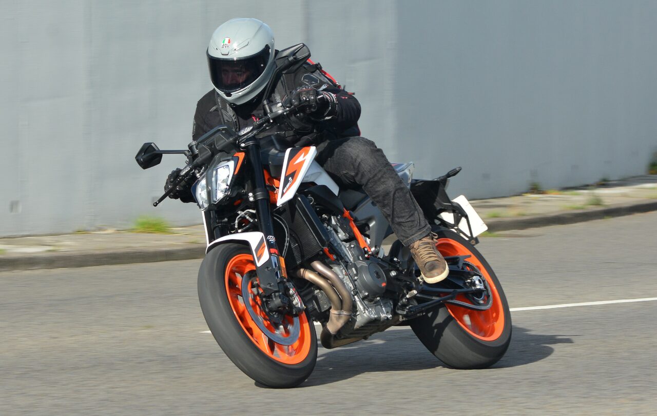 First Ride: KTM Duke 890 R | Devitt Insurance