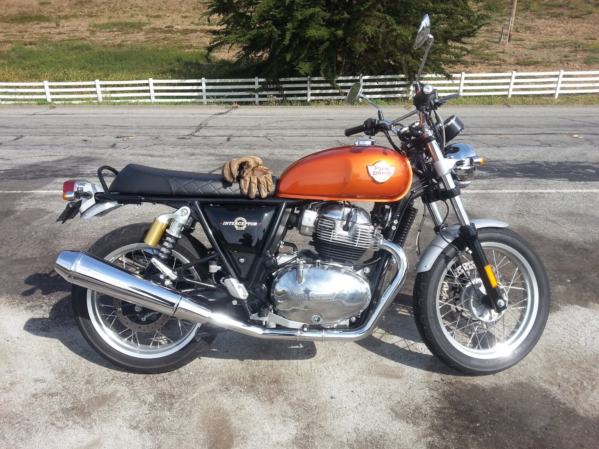 Battle Of The Retros: Royal Enfield Interceptor 650 V BSA Gold Star