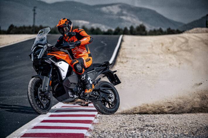 2025 KTM 1390 Super Adventure S Evo