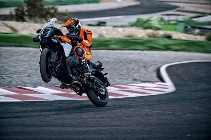 2025 KTM 1390 Super Adventure S Evo