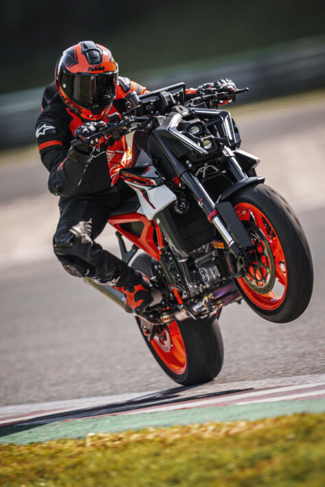 2025 KTM 990 Duke R